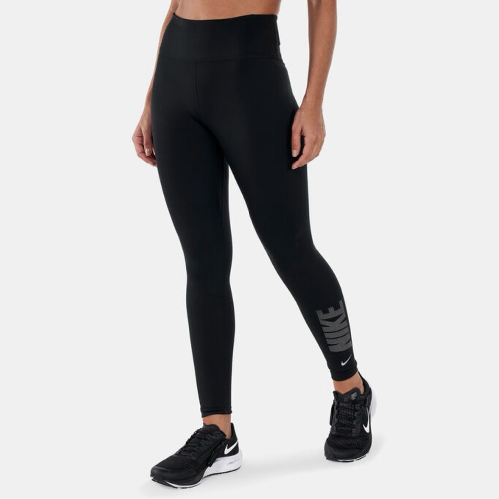 Nike Dri-FIT One plus size leggings with rhinestone detail